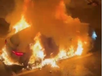Eboli, incendiata Mercedes a poche ore dalla maxi rissa