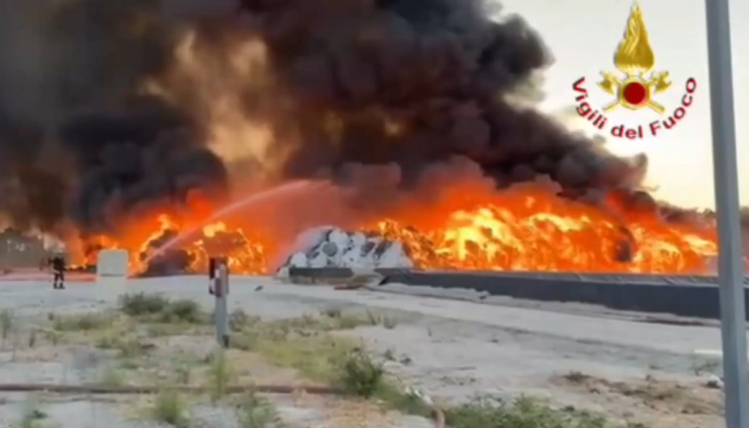 Ecoballe a fuoco a Persano, sito sequestrato dalla Procura di Salerno