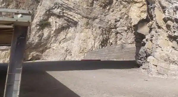 Palinuro, polemiche ed esposto per il “muro della vergogna” all’Arco Naturale