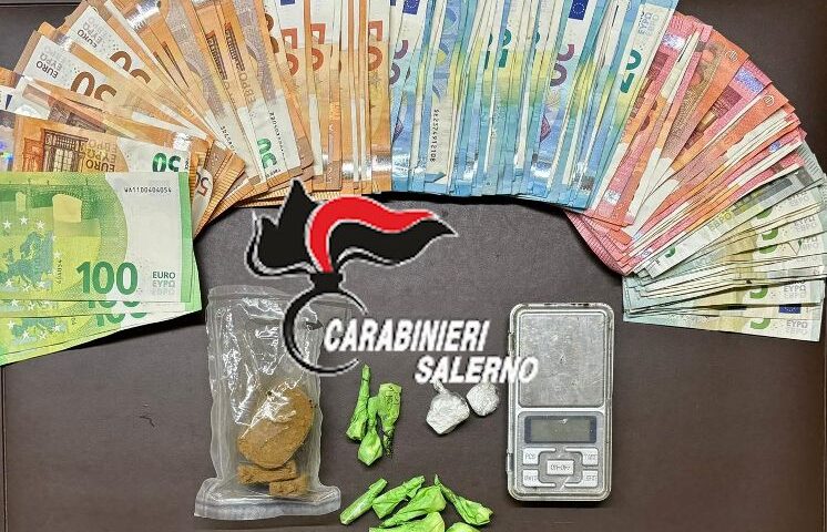Trovato a Minori con cocaina, hashish e 3400 euro: arrestato