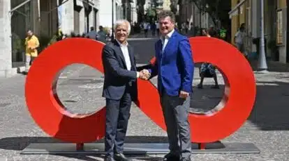 Salerno: in via Velia installato il logo Mostra collettiva restArt promossa dalla Carisal