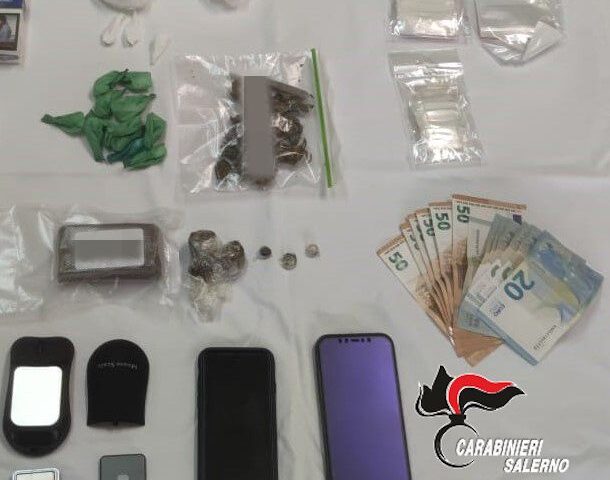 Casal Velino, arrestato 47enne: trovato con droga e soldi
