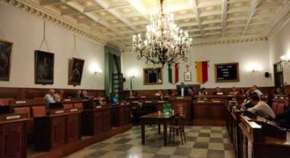 Cava de’ Tirreni, l’opposizione: maggioranza spaccata, consiglio comunale da sciogliere