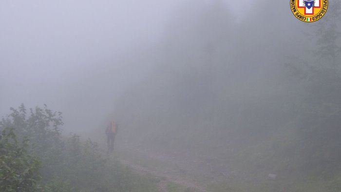 Cercano funghi ma si perdono nella nebbia a Cannalonga: salvati dal Soccorso alpino