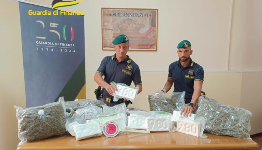 Scafati, maxi sequestro di cocaina e marijuana: 23 chili di droga in auto