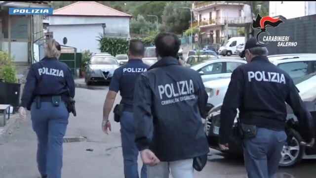 Pagani, commerciante trovato con 64mila euro in contanti: nei guai per riciclaggio
