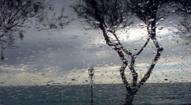 ALLERTA METEO GIALLA DALLA MEZZANOTTE SU TUTTA LA CAMPANIA: TEMPORALI, VENTO FORTE CON RAFFICHE E MARE AGITATO CON MAREGGIATE