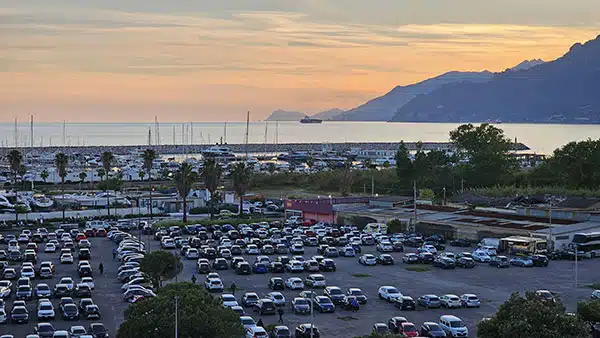 Salerno, il  Comune vende area di fronte Marina d’Arechi: saranno costruiti nuovi immobili