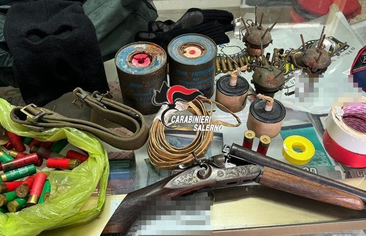 Bellizzi, nasconde in casa esplosivi ed armi: arrestato