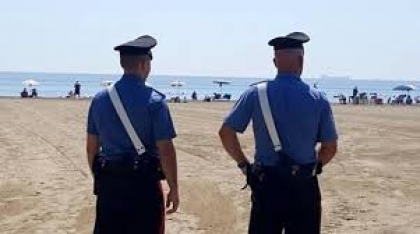 Ricercato in tutta Europa, è al mare. Tradito dai tatuaggi, arrestato ad Ascea