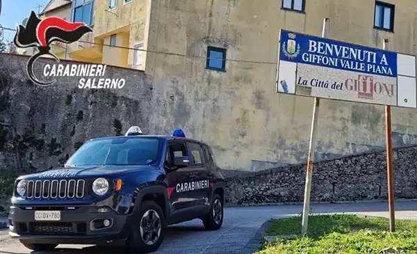 Giffoni Valle Piana, moglie accoltella il marito con 3 fendenti