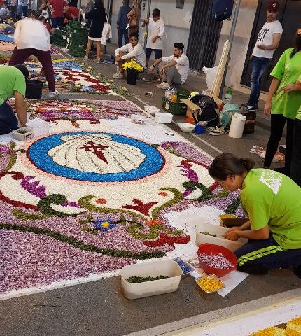 DA SAN VALENTINO TORIO A PARIGI: L’INFIORATA DI CASATORI PATRIMONIO IMMATERIALE DELL’UNESCO