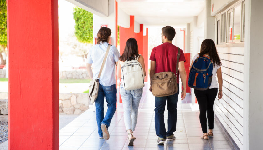 IL DIFFICILE COMPITO DI TENERE SEMPRE SOTTO CONTROLLO GLI STUDENTI!