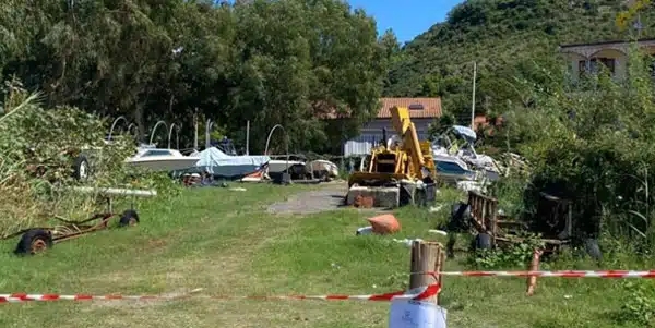 Sapri, vasta area demaniale occupata abusivamente: sequestro e denuncia