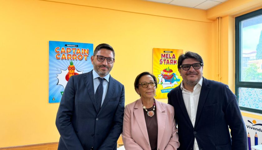 Scuole, a Salerno riprende da oggi il servizio mensa: sindaco a tavola con i bimbi