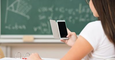Pontecagnano, la preside del Picentia: “Niente cellulari in classe durante le lezioni”