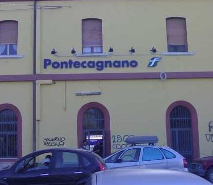 Paura davanti la stazione ferroviaria di Pontecagnano: lite tra stranieri finisce a bottigliate