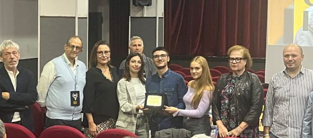 Salerno, la fragilità giovanile raccontata dal Liceo Alfano I: premiato il corto “Tutto ancora da scrivere”