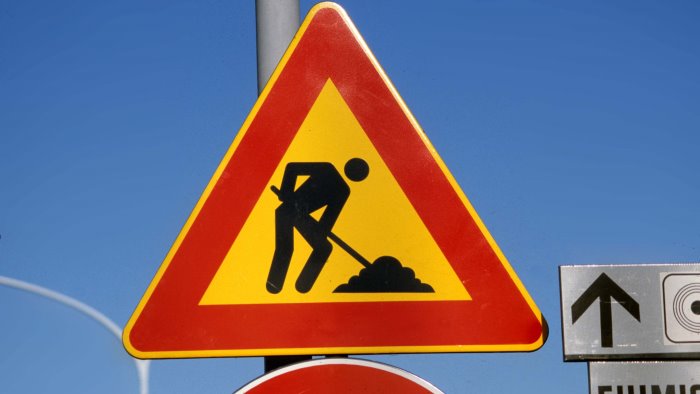 Salerno, lavori in via San Bartolomeo a Giovi: scatta il divieto di transito