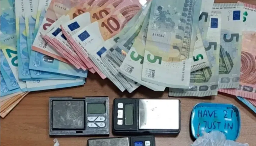 Spaccio di droga, pusher arrestato a Salerno