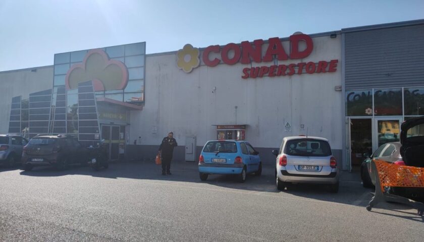 Sos furti, il Conad a Fuorni di nuovo svaligiato: “Esercito in strada”