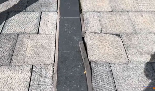 Piazza della Libertà, il Comune rassicura: nessun pericolo per le mattonelle rialzate
