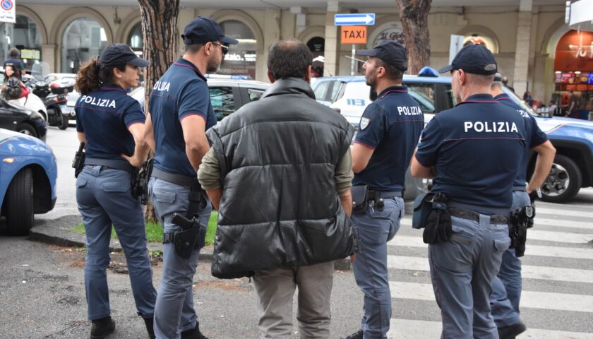Salerno, lotta agli abusivi della sosta: denunce e Daspo
