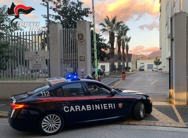 Salerno, scippa la borsa a una donna: arrestato
