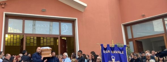 Estremo saluto tra dolore e sgomento a Carmine De Luca ucciso nel mercato ittico di Salerno dall’ex collega