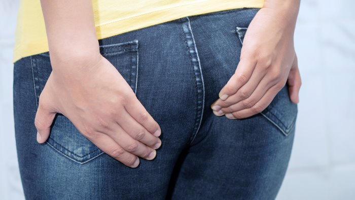 Nocera: mamme litigano davanti alla scuola, singolare contesa sul “lato b”