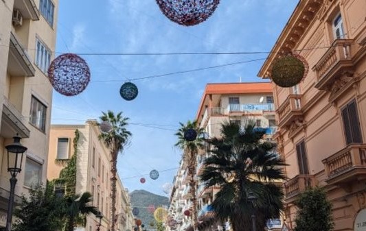 Salerno, Luci d’Artista: prosegue il montaggio delle luminarie