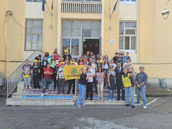 GRANDE SUCCESSO A MERCATO SAN SEVERINO PER ‘PULIAMO IL MONDO’