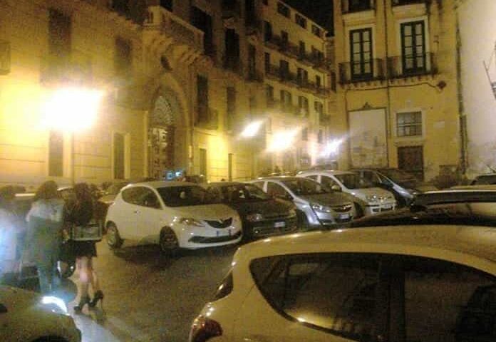 Sosta selvaggia a Salerno, 20 multe al giorno elevate dalla polizia municipale