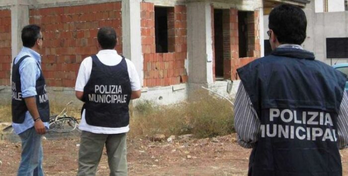 Cava de’ Tirreni, abusi edilizi: 27 denunce
