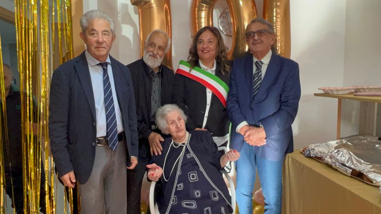 Padula, grande festa per i 100 anni di Rosa Santucci