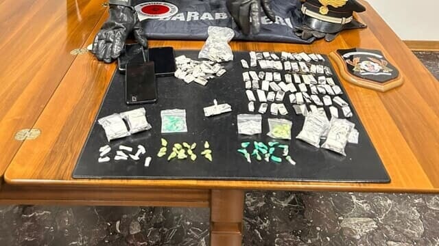 Scoperto con la droga davanti a una discoteca, salernitano arrestato in Umbria