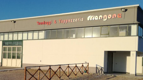Altavilla, furto in un’azienda di tendaggi: ladri in fuga anche con due furgoni e un’auto