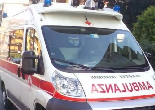 Salerno, giovane precipitata nel vuoto in via Cacciatore: fuori pericolo
