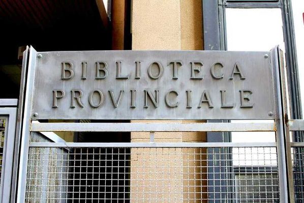 Salerno, in via Valerio una biblioteca aperta al territorio fino alla sera
