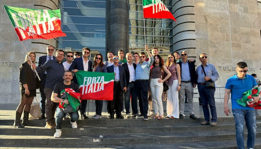 TORNANO I GAZEBO AZZURRI: STASERA A SALERNO UN APERITIVO DI FORZA ITALIA GIOVANI PER APRIRE IL WEEKEND DEL TESSERAMENTO