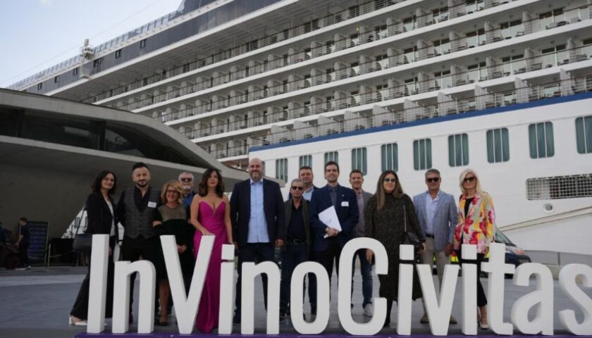 A SALERNO IN VINO CIVITAS, TAGLIO DEL NASTRO E PREMI