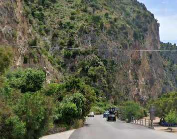 Auto finisce fuori strada sulla Mingardina a Marina di Camerota:  giovane ferita