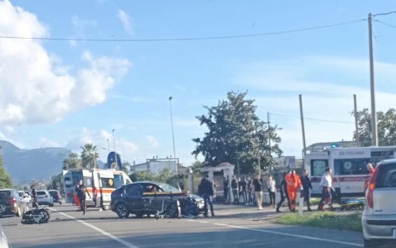 Eboli, scontro tra moto e auto sulla SS18 a Santa Cecilia: un morto e cinque feriti