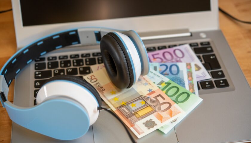 Come l’economia digitale sta cambiando settori chiave: commercio, intrattenimento e finanza