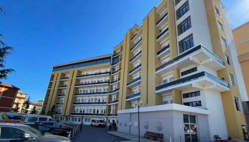 Ad Agropoli donna investita mentre attraversa la strada, soccorsa