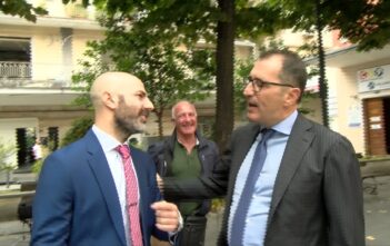 Nocera Inferiore, il sindaco De Maio premia Alessandro Faiella da vero soccorritore anche fuori servizio