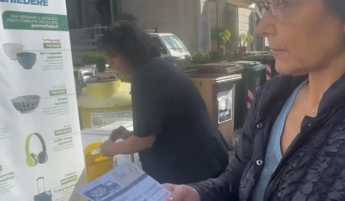 Salerno Pulita, la raccolta Mobile ha fatto tappa in piazza Portanova
