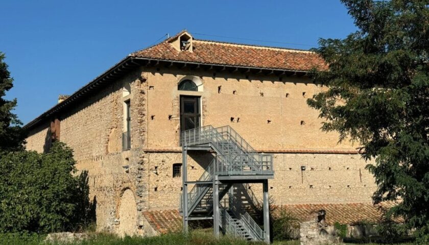 Certosa di Padula, richiesta la rimozione immediata della scala in metallo