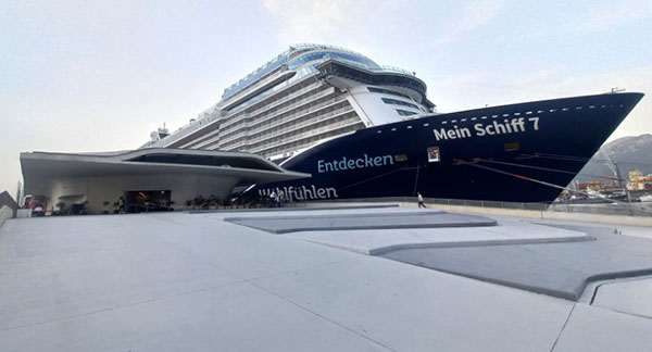 Salerno capitale del turismo crocieristico: approda la Mein Schiff 7 con 3200 passeggeri