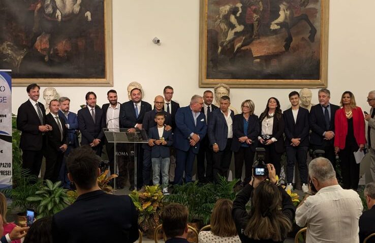 Ministro Zangrillo e lo studente salernitano Filippo di 8 anni protagonisti a Spazio Imprese